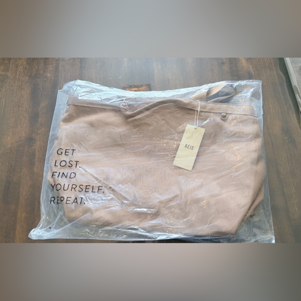 BNWT Beis Travel Tote in Camel - Picture 5 of 5